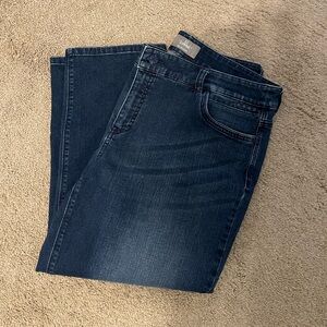 Chicos So Slimming Capri / Cropped Jean Size 2.5